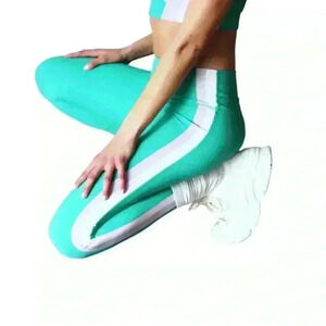 WILO THE LABEL Ribbed Green w/ Lavendar White Stripes Activewear Leggings Size M